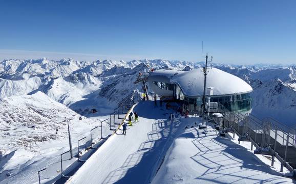 La plus haute gare aval dans les Alpes orientales centrales – domaine skiable Pitztaler Gletscher (Glacier de Pitztal) La plus haute gare aval dans les Alpes orientales centrales – domaine skiable Pitztaler Gletscher (Glacier de Pitztal)
